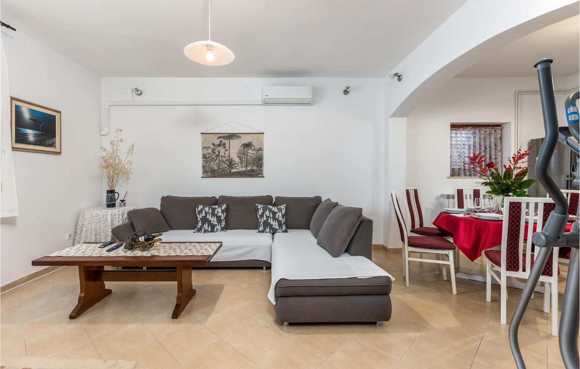 2 Bedroom Gorgeous Apartment In Kostrena Εξωτερικό φωτογραφία