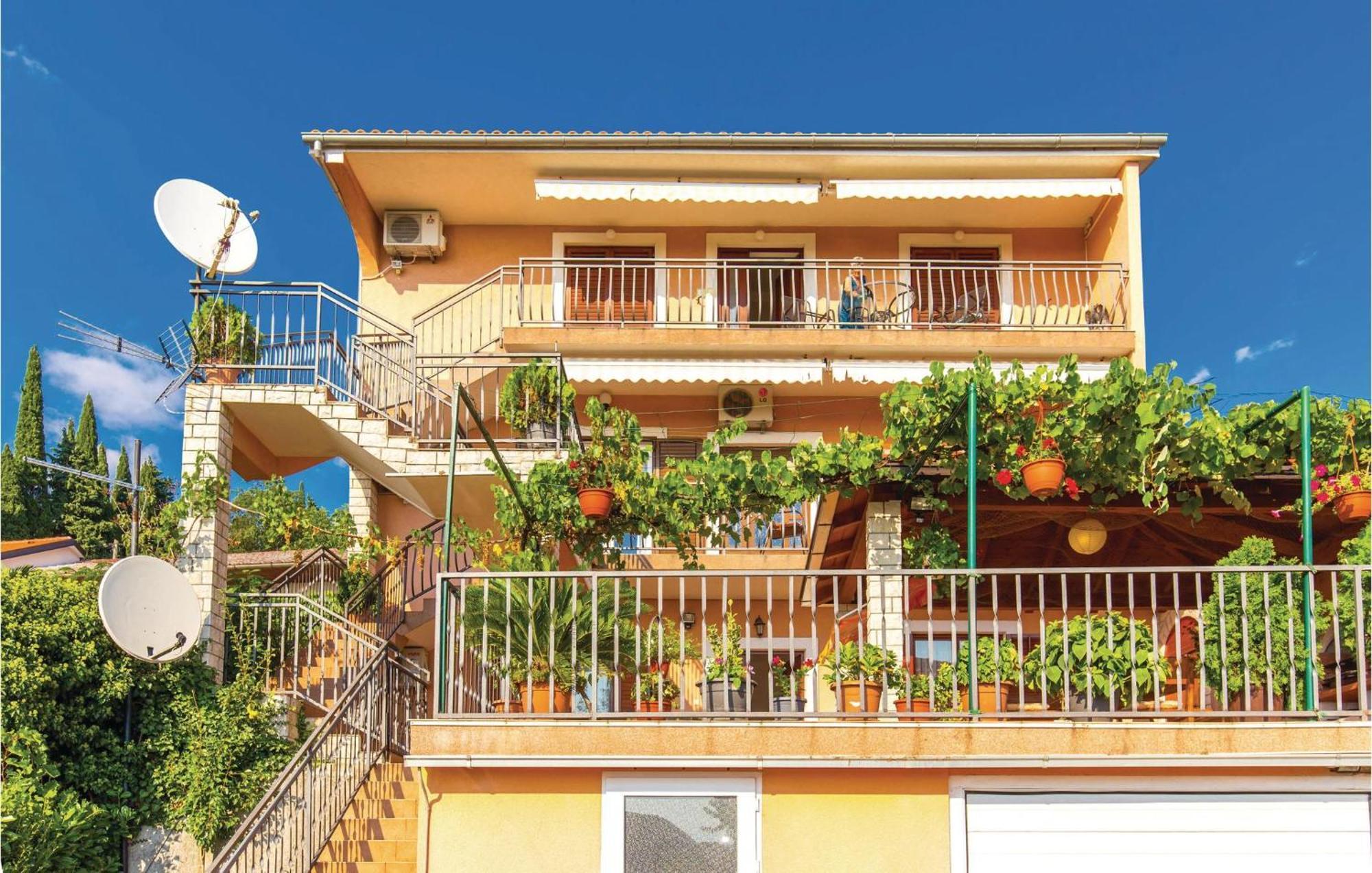 2 Bedroom Gorgeous Apartment In Kostrena Εξωτερικό φωτογραφία
