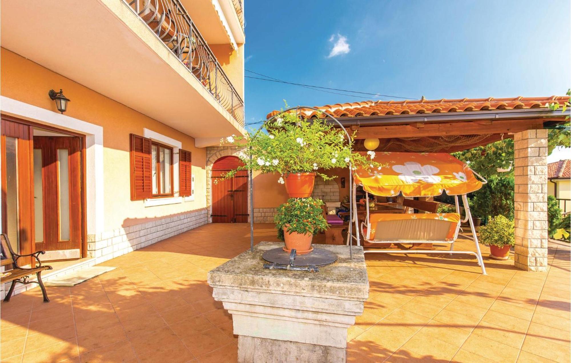 2 Bedroom Gorgeous Apartment In Kostrena Εξωτερικό φωτογραφία