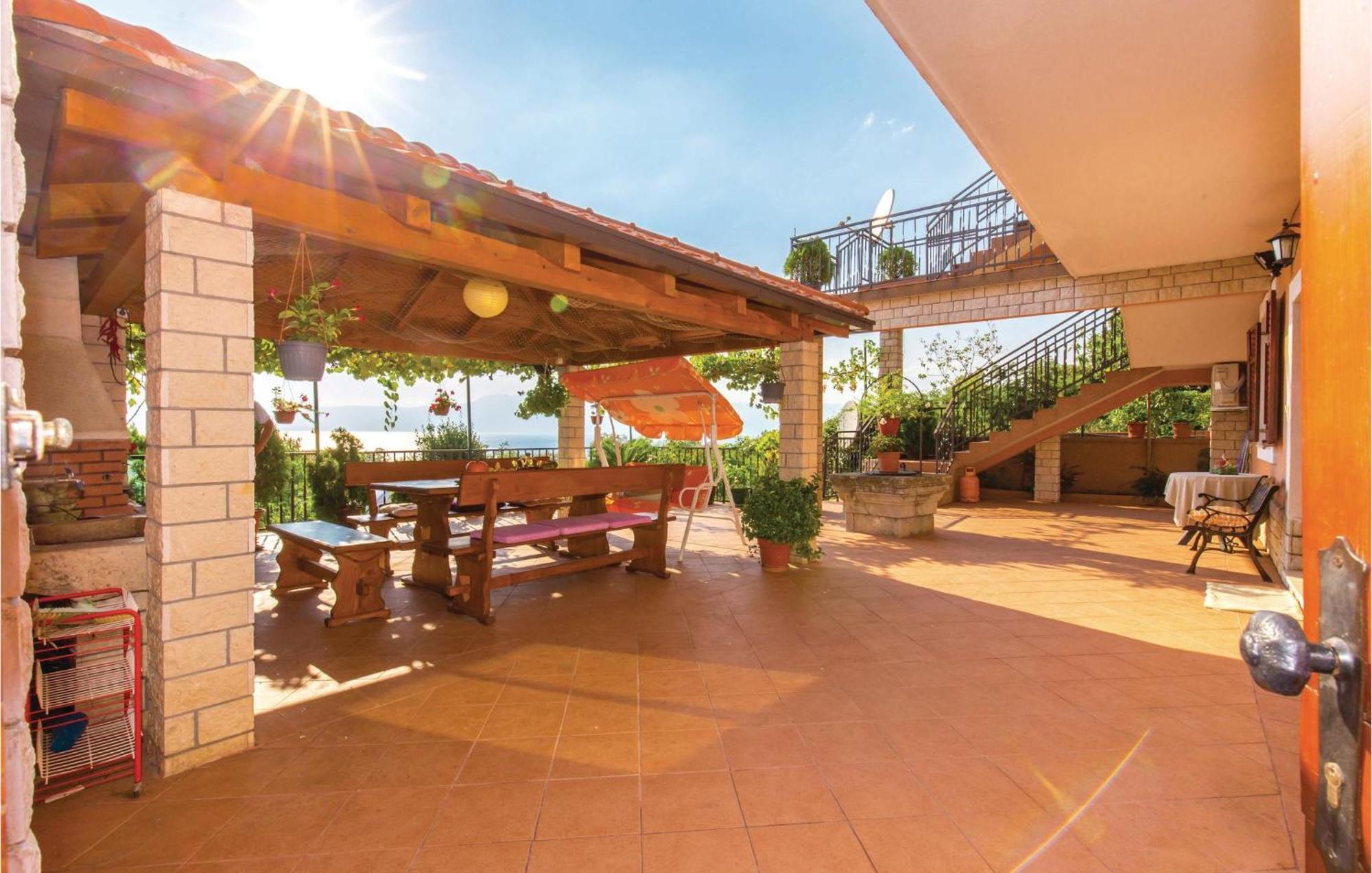 2 Bedroom Gorgeous Apartment In Kostrena Εξωτερικό φωτογραφία