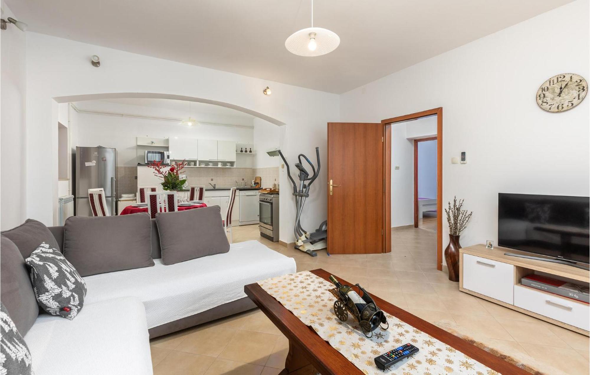 2 Bedroom Gorgeous Apartment In Kostrena Εξωτερικό φωτογραφία